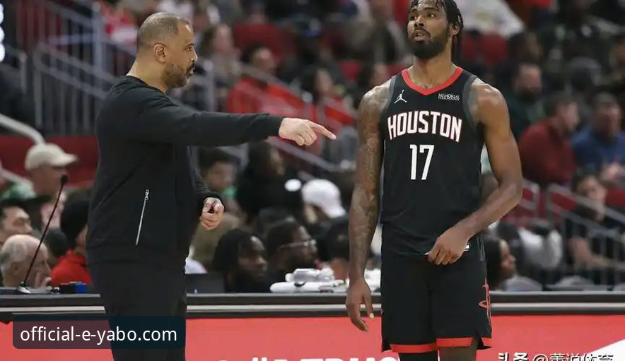 火箭主场大胜尼克斯：一场流畅的攻防转换教学